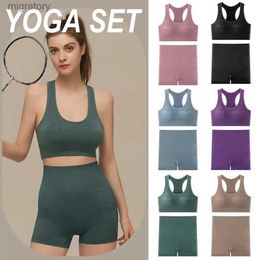 Saisies de piste pour femmes Set Set Gym de gymnase Fishing Hip Lift Lift Chou Bra Sports Shorts secs Suisse de sport à choc rapide Han N5H5 Femmes Set YQ240422