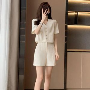 Survêtements pour femmes Xiaoxiangfeng ensemble à manches courtes pour l'été conception avancée sens Beige blanc coupe petit haut coupe ajustée jambe large Sh