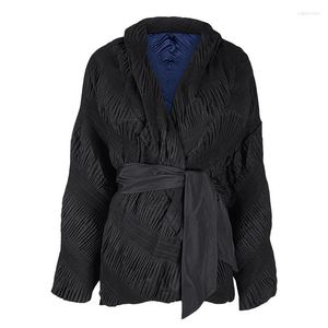 Trenchs pour femmes 2022 hiver petit Unique à volants col ouvert cravate ample avec une centaine à montrer mince manteau chaud vêtements en coton