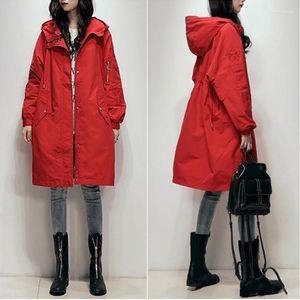 Trenchs pour femmes Manteau à capuche décontracté Femmes Longueur moyenne Coréen Brodé Rouge Coupe-vent Printemps Automne Taille lâche Pardessus de mode