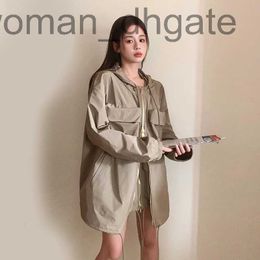 Trench Coats pour femmes Vêtements d'extérieur de créateur pour femmes 23, design de niche d'été, poches de vêtements de travail pour hommes et femmes, vêtements d'extérieur à capuche à fermeture éclair pour hommes et femmes NRL1