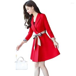 Femmes Trench Coats Mode Coupe-Vent Femme Mince Manteau 2023 Printemps Automne Survêtement Rouge Noir Élégant Costume Robe Avec Ceinture
