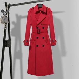 Abrigos de trinchera para mujer Outwear femenino de alta calidad Rojo Negro Kaki Otoño Cortavientos Overknee Casual Abrigo largo 230331