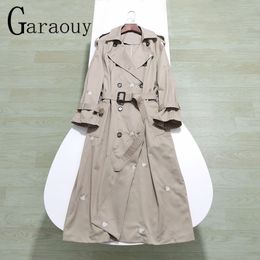 Trench da donna Garaouy2023 Cappotto da donna con ricamo floreale Cintura lunga al ginocchio Cappotto da donna vintage doppio petto allentato Cappotto midi 230215