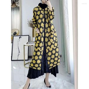 Damen-Trenchmäntel GGHK Plissee Frauen Mantel Mode Druck Color Blocking Design Einreiher Lange Lose Große Größe Herbst Robe