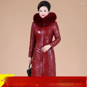 Trenchs de femmes manteaux de haute qualité veste en cuir d'hiver manteau de coton parkas femme âgée d'âge moyen épaissir doux PU pardessus R136