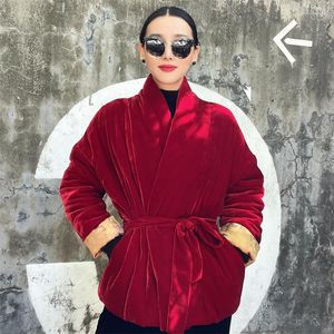 Damesgeul Lagen Hoge kwaliteit Jaar Red Silk Velvet Cotton Jacket Winter Dames V-Neck Riem met lange mouwen Warm Lady Coat S-XL