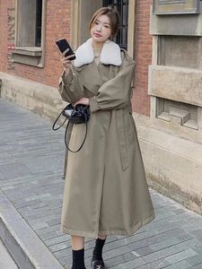 Dames Trenchcoats LANMREM Koreaanse stijl Winter Lamsbont Lange jas Dames Contrasterende kleur Reversriem Verzamelde taille Kleding Mode 2023