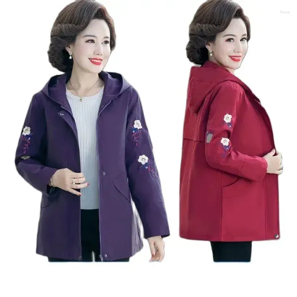 Trenchs de femmes manteaux d'âge moyen femmes âgées automne manteau 2023 printemps mère style étranger coupe-vent brodé veste décontractée haut