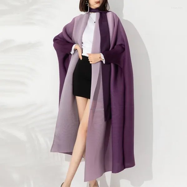 Trench-Coats pour femmes Miyake Gradient plissé Mabet pour femmes Scharpe Scarf Collier Long Breaker Femme Vêtements de mode 2024 Robes