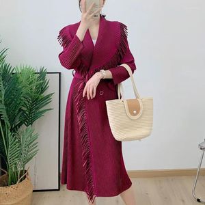 Trench-Coats pour femmes Miyake plissé design sens châle Fringe lâche couture mode extension mi-longueur vêtements automne 2024