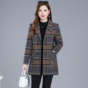 Trenchs de femmes Manteaux de vêtements pour mères Costume Veste en laine à carreaux Automne Hiver Épaissir Slim Vêtements d'extérieur à manches longues Plus la taille 5XL All Match Coat 230331