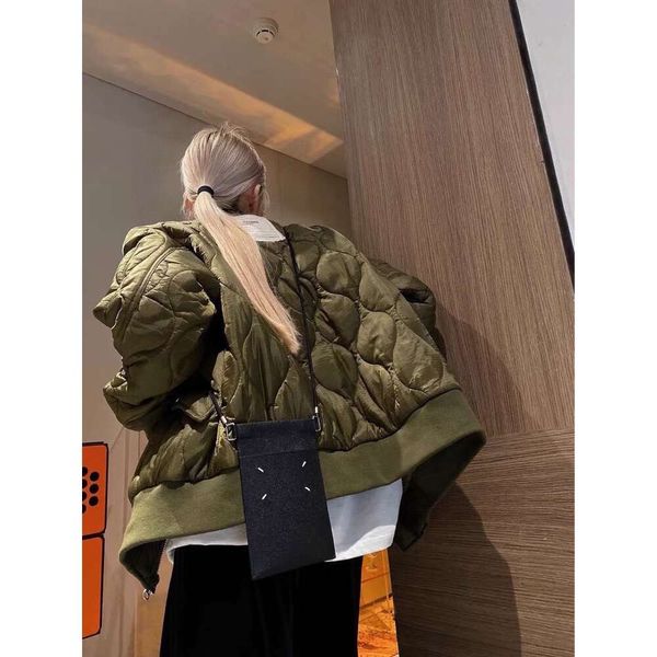 Caídas de gabardinas para mujeres Diseño de nicho 23fw Liberación de chaqueta de algodón a cuadros de diamantes verdes militares con una silueta minimalista elegante