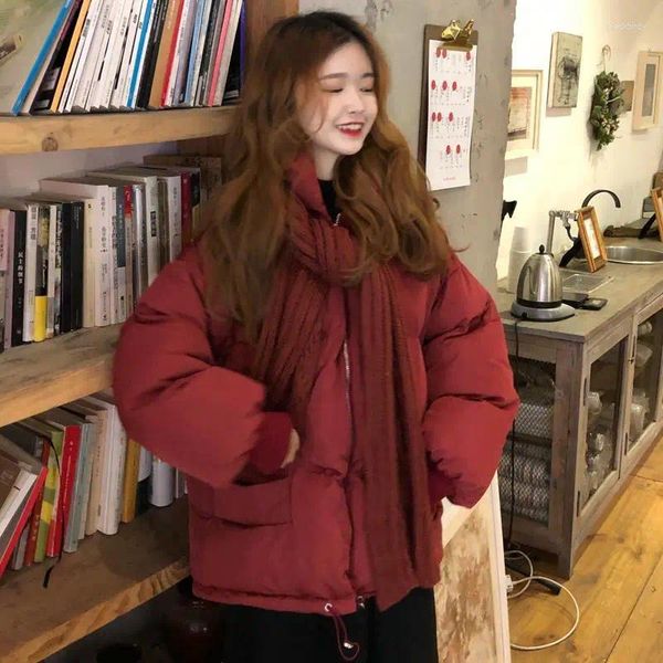 Gabardinas de mujer Chaqueta de algodón rojo Invierno 2024 Versión coreana Espesada Estilo corto Ropa de tendencia suelta