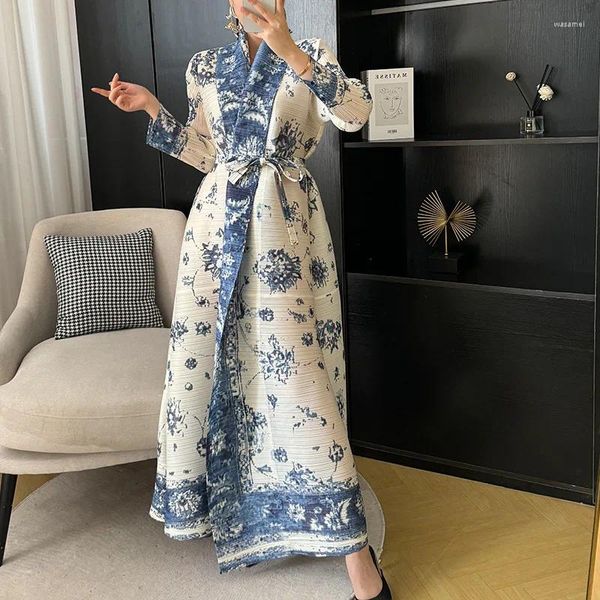 Gabardinas de mujer SuperAen Plisado Azul y Blanco Abrigo 2024 Primavera Otoño Moda Impresión de manga larga Drape Robe