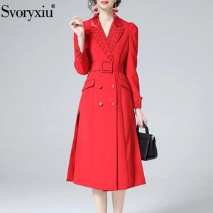Trench-Coats pour femmes Svoryxiu 2023 Designer Automne Overnal Fashion Red Long Coat Sleeve Double Breasted Office Ladse
