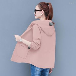 Trench-Coats Femme Vestes Coupe-Vent Femme Printemps Automne Dernier Manteau À Capuche Lâche Outwear 6XL Pardessus Court Mère D'âge Moyen