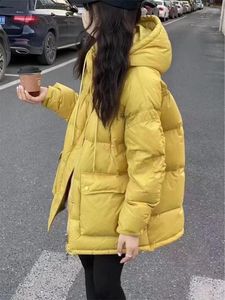 Trenchs pour femmes hiver vers le bas manteau femmes coréen lâche cordon à capuche Parka 2023 mode épais chaleur jaune rose grandes poches pain