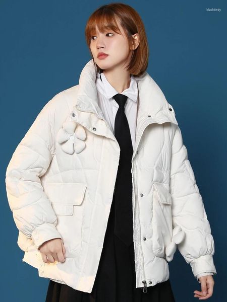 Trenchs pour femmes Manteaux d'hiver Fleur Down Vestes en coton Vêtements courts 2023 Coréen Lâche Mignon Filles Parkas Vêtements d'extérieur Fp848