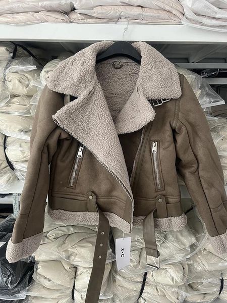 Abrigos de trinchera para mujer Invierno Mujeres Abrigo de imitación Gamuza Shearling Piel de oveja Chaqueta de cuero Grueso Parka Cálido Cordero Piel Corta Motocicleta Biker