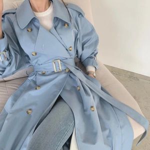 Trench Coats Women Coat Femmes 2023 Automne Elegant Elegant Double Breasted Vintage Long Veste en vrac Verbe Split Femelle Blue Windbreaker Outwear