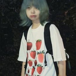 TShirt Femme Y2k Aesthetics Tshirt Grunge Strawberry Print Harajuku Graphic Tee Shirt Mode Coréenne Tops Surdimensionnés À Manches Courtes Streetwear 230206