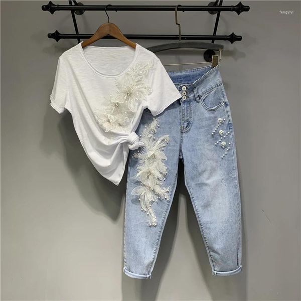 Pantalon de deux pièces pour femmes 2023 Summer Heavy Industry Perles Fleur Costume blanc T-shirt à manches courtes Blue Jeans pour femmes Tenues Tops et ensemble