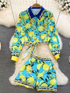 Pantalones de dos piezas para mujer 2023 Summer Runway Fashion Sicily Lemon Print Trajes de dos piezas Mujer Manga larga Vendaje Top Harvest + Beach Pocket Shorts Sets P230515