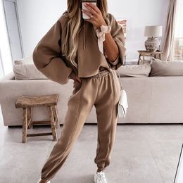 Pantalon de deux pièces pour femmes 2023 Y2K AutomneWinter Femmes Sports Casual Pull à capuche Ensemble à manches longues Vêtements chauds Sweats à capuche Ensembles 231204