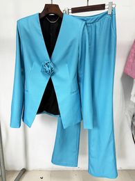 Pantalon de deux pièces pour femmes 2024 Designer Blue Pants Pants for Women Wedding 3D Flower Button sans col sans fusée