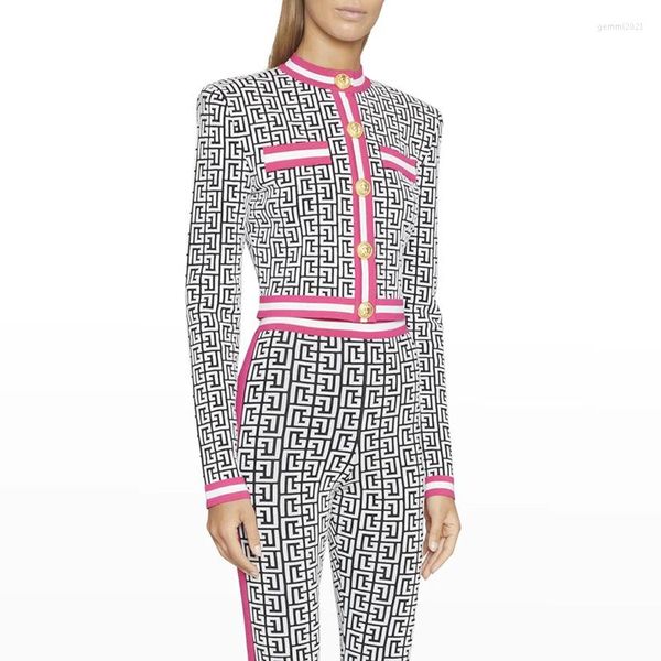 Pantalon de deux pièces pour femmes Automne 2023 Mode européenne et américaine Bouton en métal Diagramme de labyrinthe Inter Color Thread Trim Cardigan tricoté