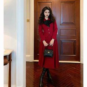 Pantalon à deux pièces pour femmes automne et hiver unique et élégant robe professionnelle haut de gamme pour femmes en cuir rouge en cuir en deux pièces adapté à Fe Office Womeenc240407