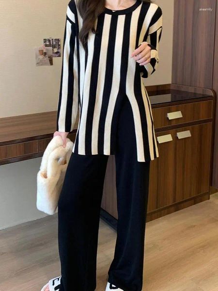 Pantalones de dos piezas para mujer Otoño Marrón Elegante Mujer Manga larga Irregular Split Stripe Tops de punto y cintura elástica negra Pantalón de pierna ancha 2 traje