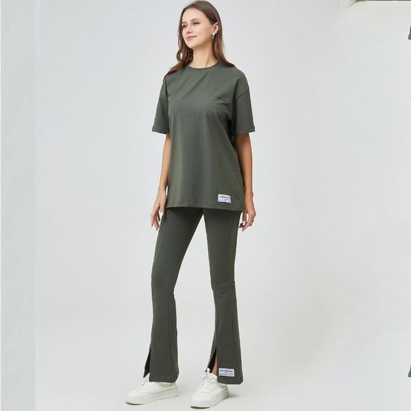 Pantalon deux pièces pour femmes Marque Émirats Arabes Unis Costume de sport pour femmes Yoga Top Set Fashion Ladies T-shirt à manches courtes évasé devant fendu Runing Tro