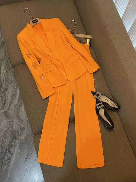 Pantalon de deux pièces pour femmes Design Pantsuits Blazer Orange Bague en métal Décoration Pantalon Ensembles de mariage Costumes féminins Tenues Pantalon droit