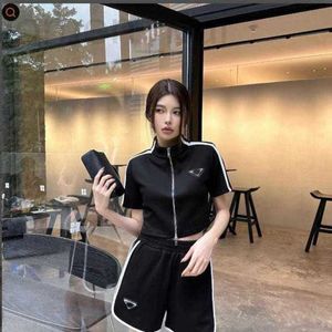 Dames tweedelige broek ontwerper 24 contrasterende casual set/T-shirt met ritssluiting, vest shorts set, modieuze stijl 8FF8 KJNC