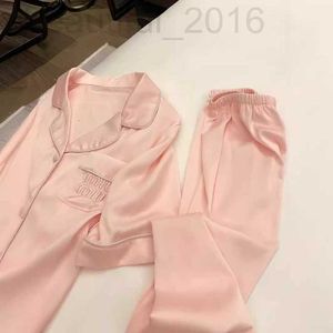 Designer de pantalons à deux pièces pour femmes 24SS Nouvelle lettre miu brodée pyjama set tissu doux et confortable fureur hqm6 hqm6