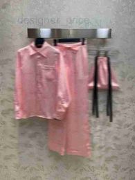 Pantalon de deux pièces pour femmes Fashion Fonds Femmes Summer rose Shirt Two Pieces Set Letter Long Manche Boulie de bouton à manches DrawString Pantalon Straight Pantal