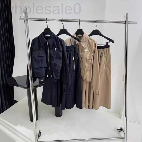 Pantalon de deux pièces pour femmes Designer Shenzhen Nanyou M Family 24 Printemps / Été Nouvelle veste courte manteau + jupe taille haute pour femmes U7HK