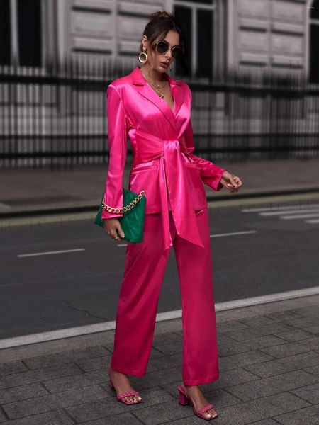 Pantalon de deux pièces pour femmes High Fashion Rose PinkSatin Sparkly Femmes Costumes 2 pièces Blazer Peaked Revers Tuxedo avec ceinture Prom Plus Taille Costume