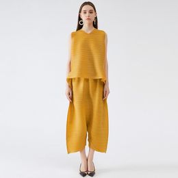 Dames tweedelige broek Miyake geplooid 2021 Zomer Originele Design Pantsuit Vrouwen Losse Sjaal Sleeveless T-shirt Blouse Wide-Leg Harem