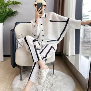 Pantalon de deux pièces pour femmes miyake plissé de mode de mode printemps automne 2024 Batwing Sleeve Polo Collar Top Cropped haut de gamme