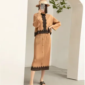 Tweedelige damesbroek Miyake geplooid, hoogwaardige winterkleding, complete set van Franse petite kant, stretch pullover, top en rok, tweedelig