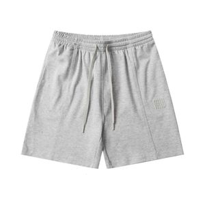Dames tweedelige broek MM24 Lente/zomer Modieus high -end borduurpatroon voor mannen Women Paren, dezelfde informele zonneschijnabsorberende veelzijdige shorts