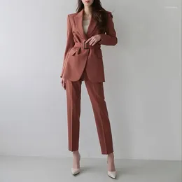 Pantalones de dos piezas para mujer Conjuntos formales de dos piezas de primavera Moda coreana elegante Blazer de manga larga con cinturón Trajes de lápiz recortados 2024