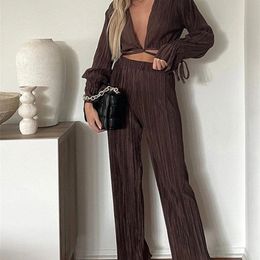 Pantalon deux pièces pour femmes été Sexy plissé col en V profond femmes ensemble Vintage recadrée à lacets haut taille haute pantalon costume femme dame tenues décontractées 220913