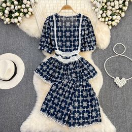 Zweiteilige Damen-Hose, Sommer, Vintage-Stil, Baumwolle, Blumenstickerei, zweiteiliges Set, Damen-Outfits, O-Ausschnitt, Puffärmel, ausgehöhltes Blusen-Top + Shorts mit weitem Bein, 2023