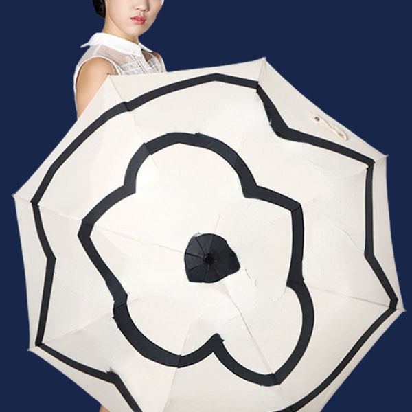 Parapluies pour femmes Camellia Designer Haut niveau d'apparence de lumière simple Luxueux vinyle UV Parapluie disponible ensoleillé et pluvieux