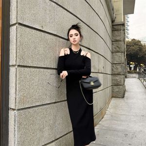 Dames urban sexy jurk designer lange rok lente zwarte lekkende schouder nek ophangriem modieuze Amerikaanse moderne gebreide draad katoenen metalen kettingriem
