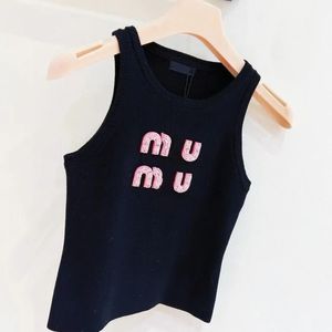 Damesvestontwerper Miumiuss T -shirt mode miu vrouwen vest sexy halter tee feest mode mode crop top luxe geborduurde lente zomer backless 694